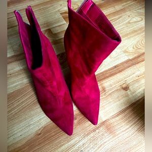Shoe Dazzle heeled red boots. Size 9